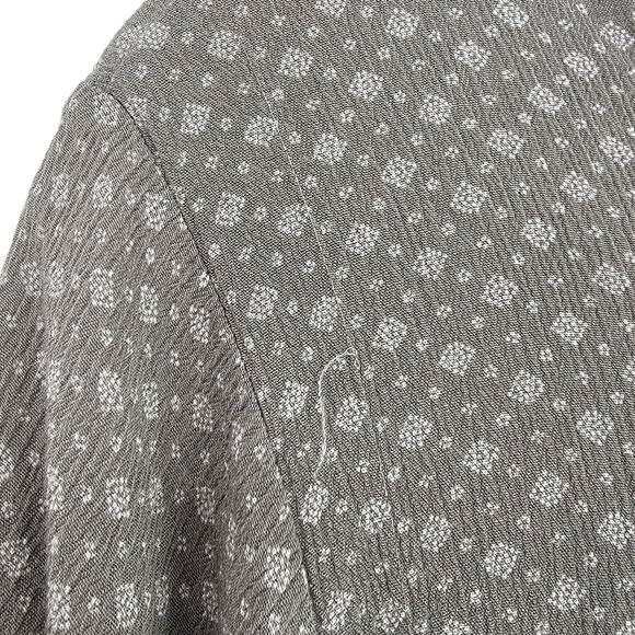 Cloud Chaser Women's Lightweight Slight Flutter Sleeve Blouse Size Large - Picture 7 of 10